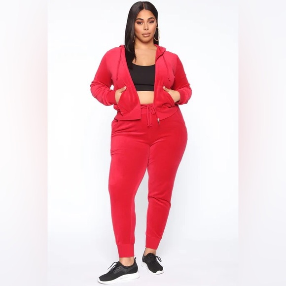 Fashion Nova Pants - Fashion Nova Red velour set❤️